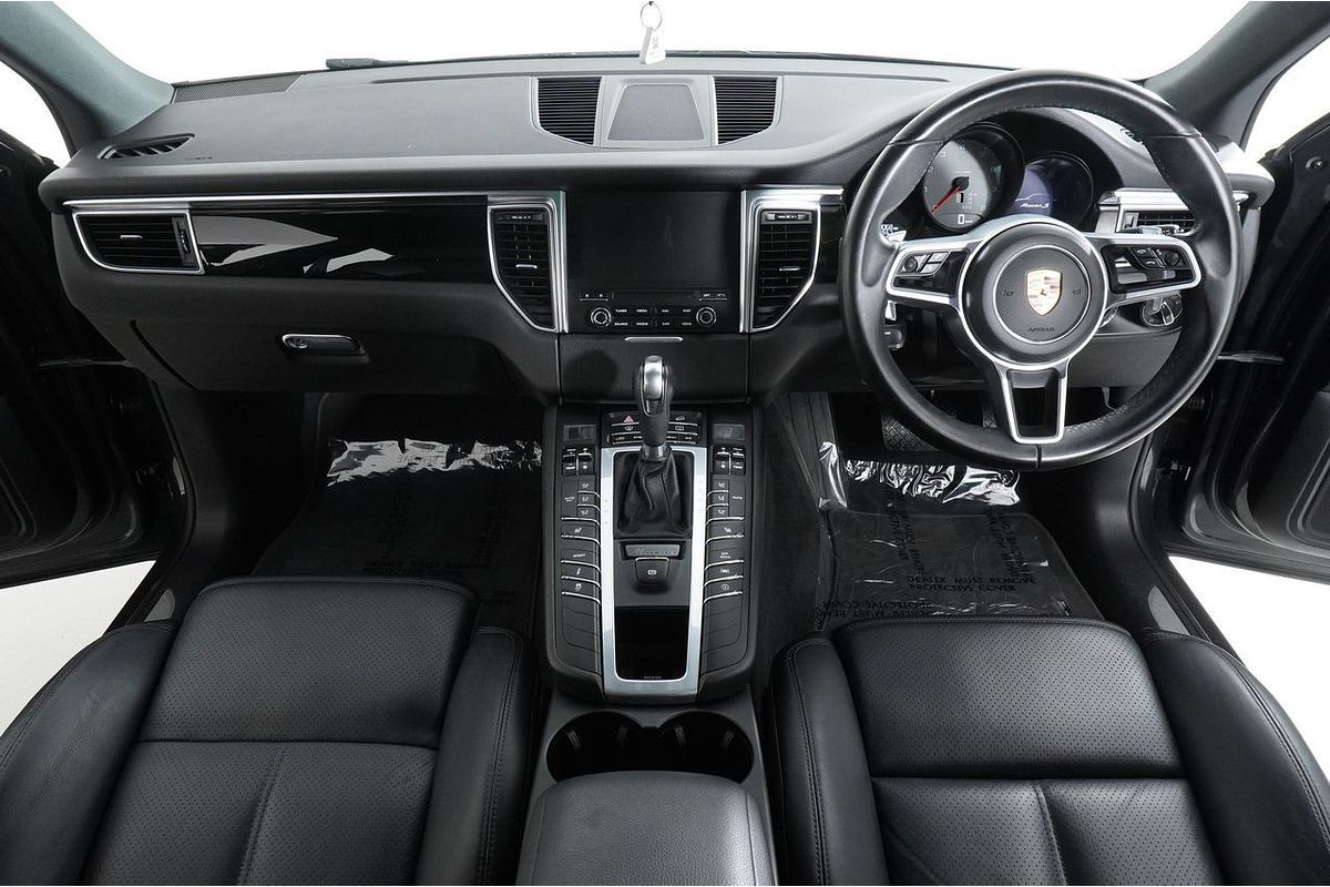 Vehicle photo 9
