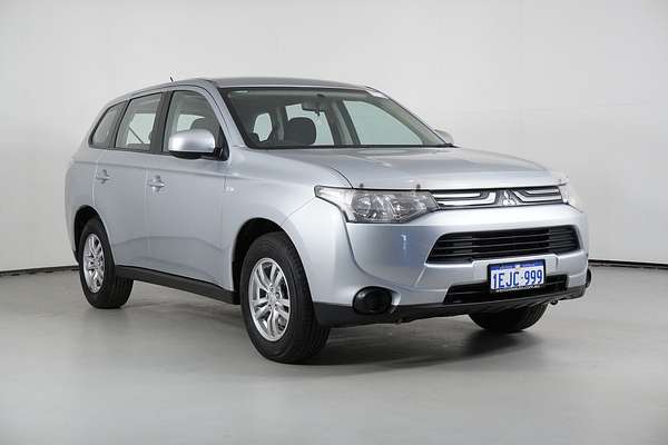 2013 Mitsubishi OUTLANDER ES (4x2) ZJ