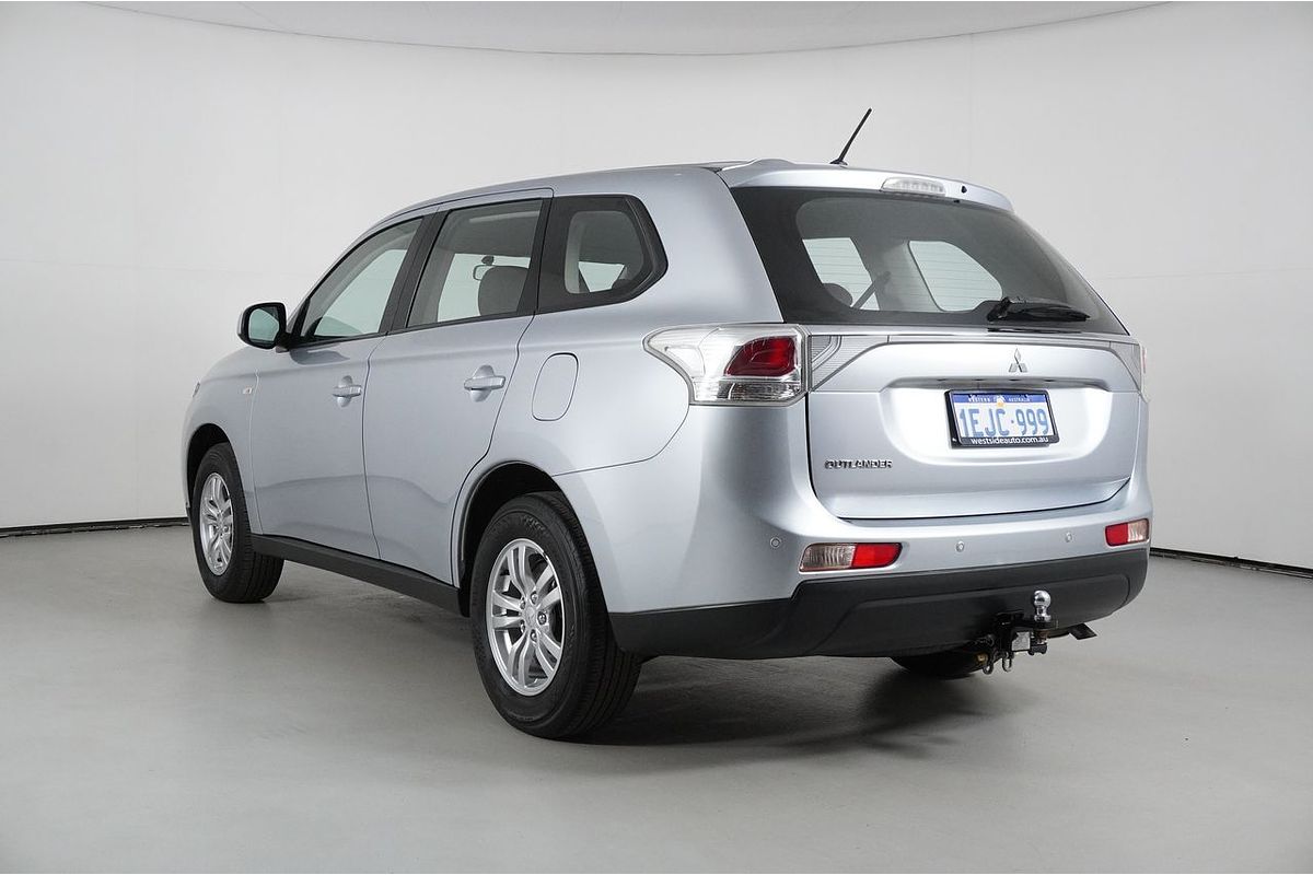 2013 Mitsubishi OUTLANDER ES (4x2) ZJ