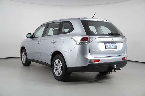 2013 Mitsubishi OUTLANDER ES (4x2) ZJ