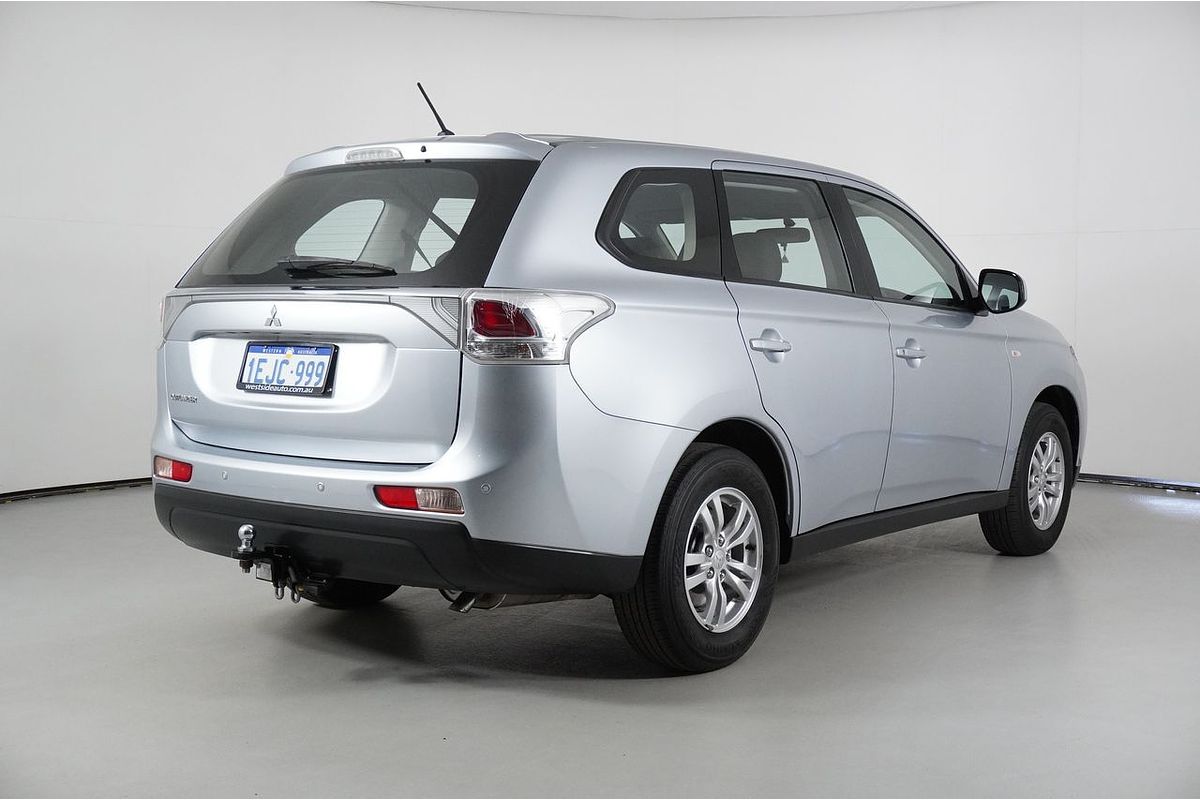 2013 Mitsubishi OUTLANDER ES (4x2) ZJ