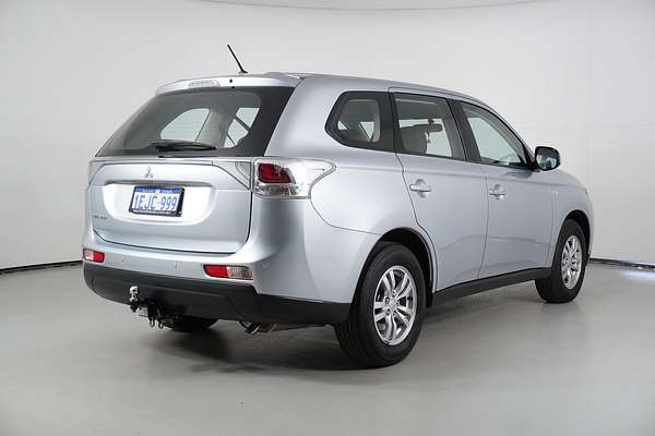 2013 Mitsubishi OUTLANDER ES (4x2) ZJ