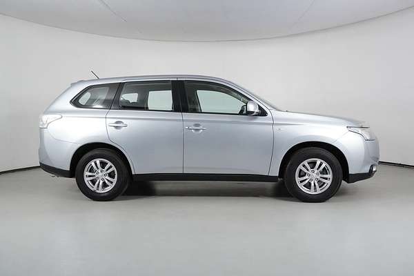 2013 Mitsubishi OUTLANDER ES (4x2) ZJ