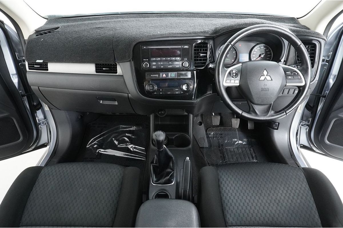 2013 Mitsubishi OUTLANDER ES (4x2) ZJ