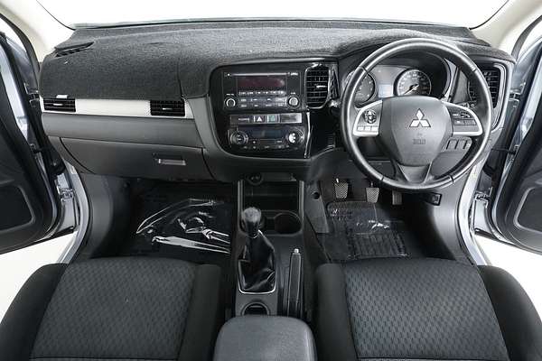 2013 Mitsubishi OUTLANDER ES (4x2) ZJ