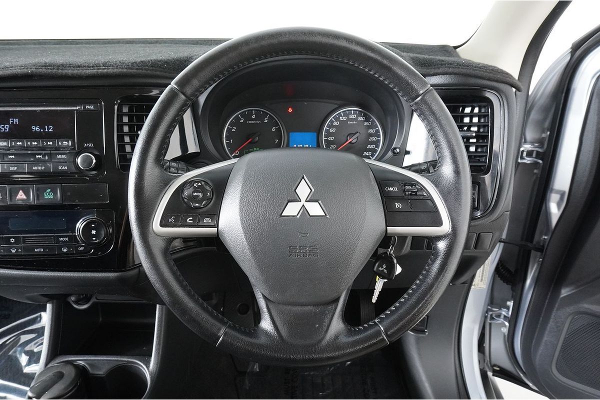 2013 Mitsubishi OUTLANDER ES (4x2) ZJ