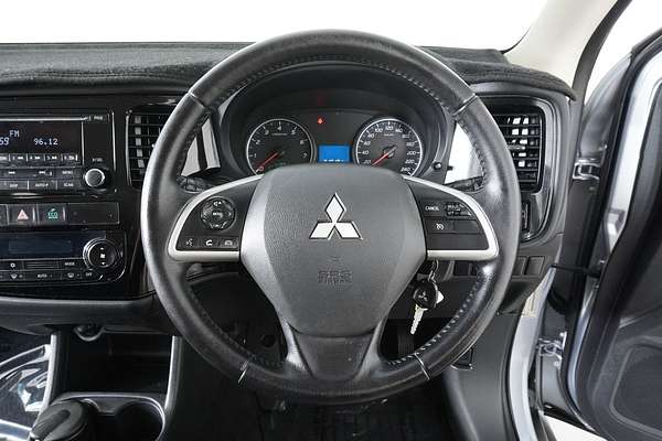 2013 Mitsubishi OUTLANDER ES (4x2) ZJ