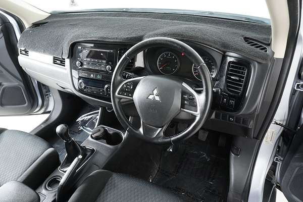 2013 Mitsubishi OUTLANDER ES (4x2) ZJ