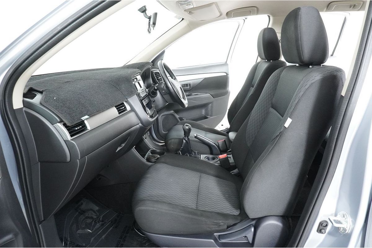 2013 Mitsubishi OUTLANDER ES (4x2) ZJ