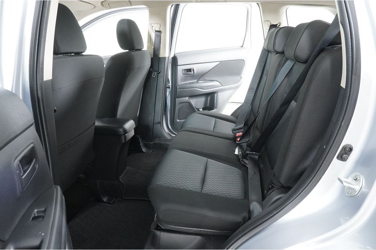 2013 Mitsubishi OUTLANDER ES (4x2) ZJ