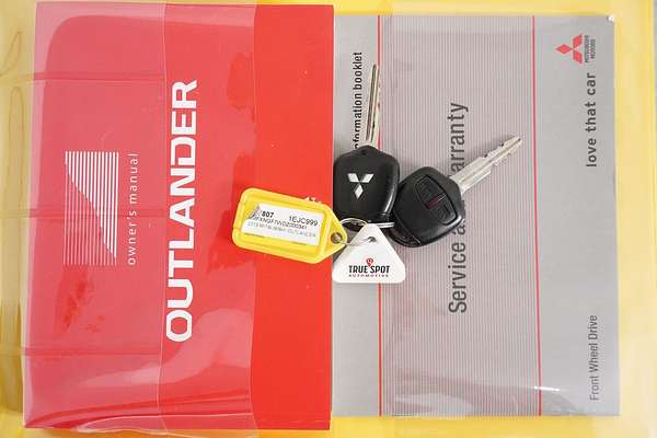 2013 Mitsubishi OUTLANDER ES (4x2) ZJ