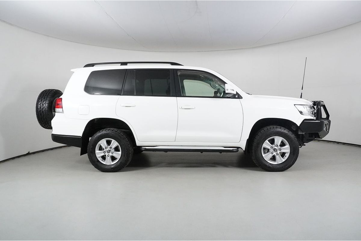 Vehicle photo 8