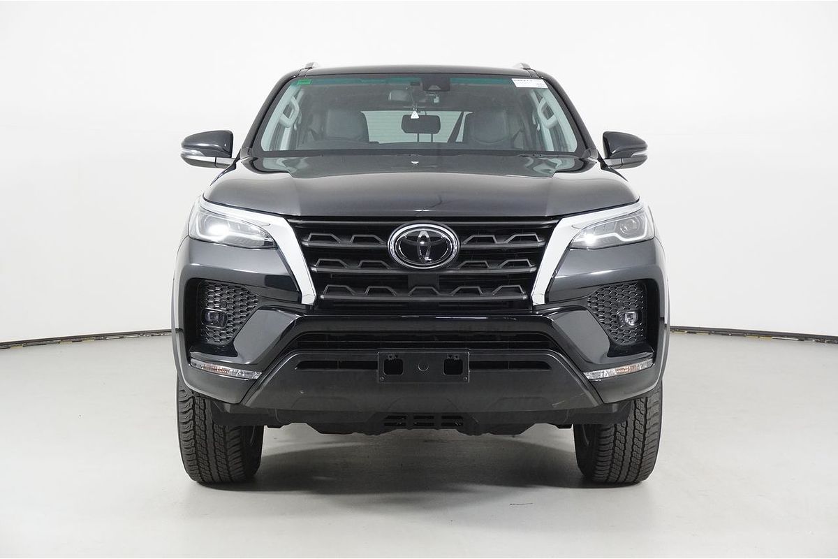 2022 Toyota FORTUNER GXL PREMIUM INTERIOR GUN156R