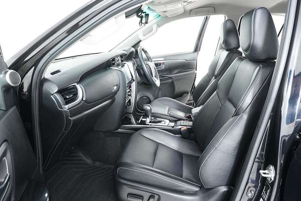 2022 Toyota FORTUNER GXL PREMIUM INTERIOR GUN156R