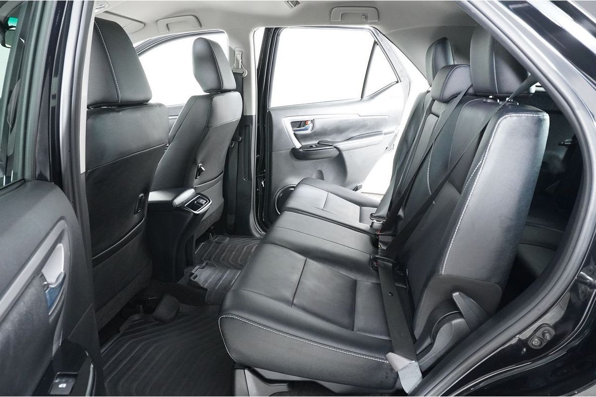 2022 Toyota FORTUNER GXL PREMIUM INTERIOR GUN156R