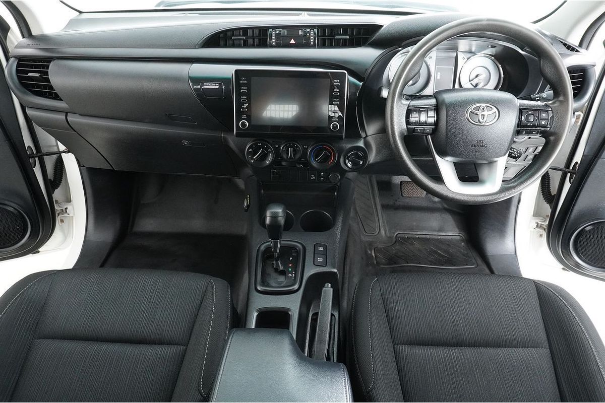 2021 Toyota HILUX SR (4x4) GUN126R FACELIFT 4X4