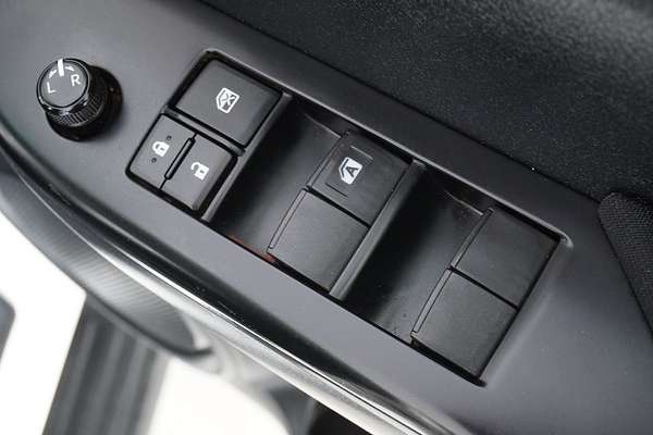 2021 Toyota HILUX SR (4x4) GUN126R FACELIFT 4X4