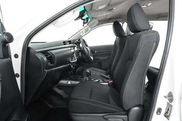 2021 Toyota HILUX SR (4x4) GUN126R FACELIFT 4X4
