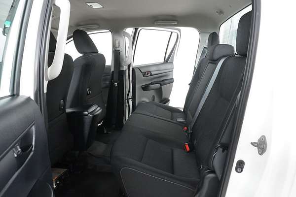 2021 Toyota HILUX SR (4x4) GUN126R FACELIFT 4X4