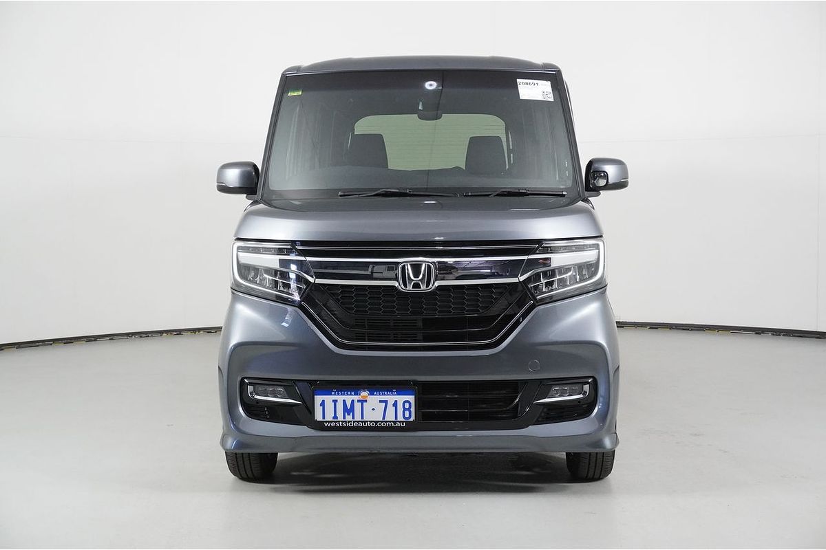 Vehicle photo 2