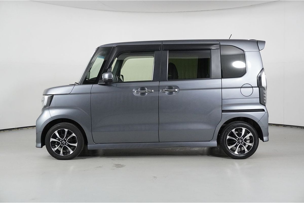 Vehicle photo 4