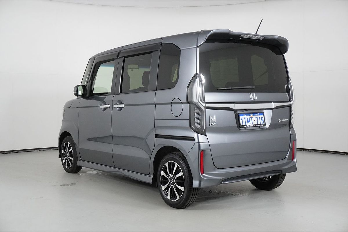 Vehicle photo 5
