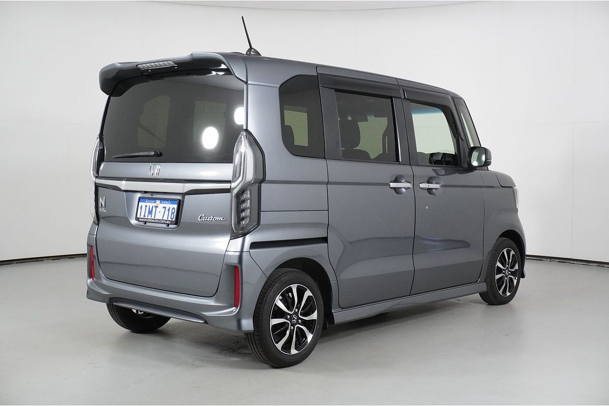 Vehicle photo 7