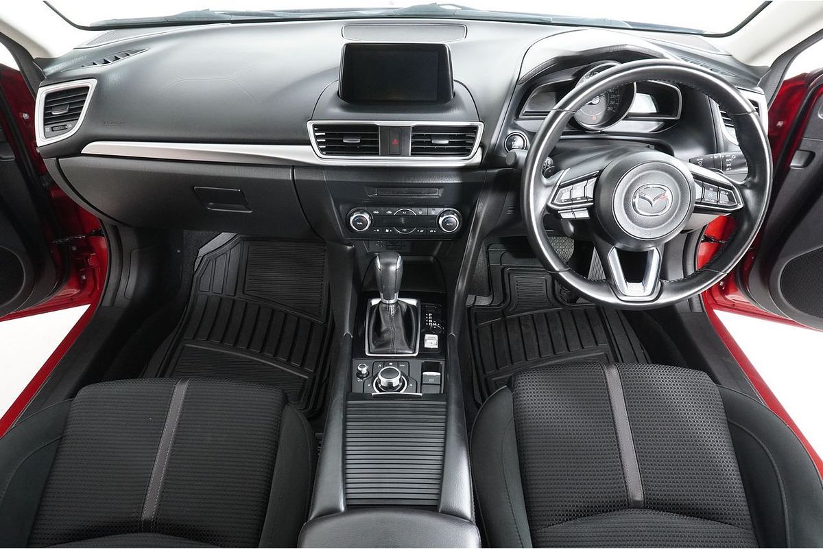 Vehicle photo 9