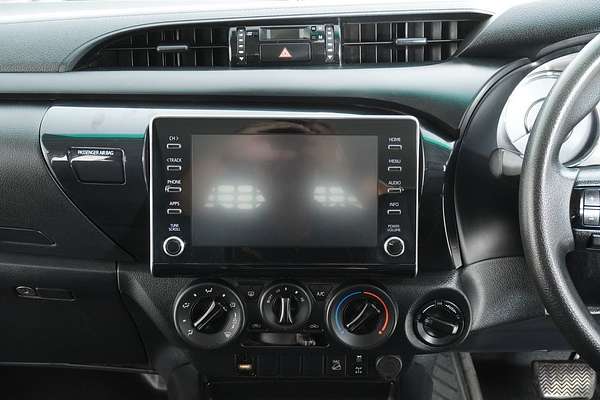 2021 Toyota HILUX SR (4x4) GUN126R FACELIFT 4X4