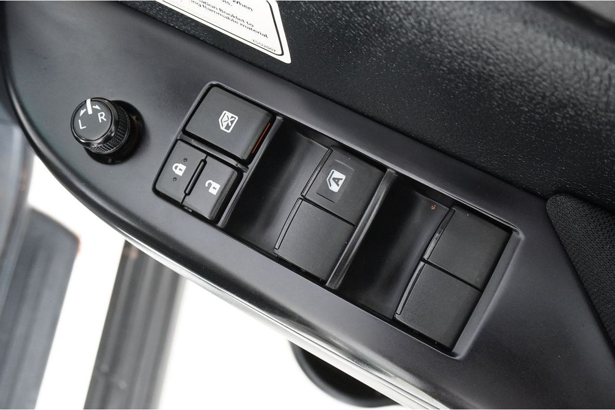 2021 Toyota HILUX SR (4x4) GUN126R FACELIFT 4X4
