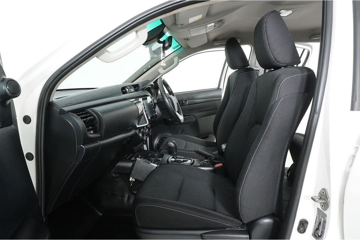 2021 Toyota HILUX SR (4x4) GUN126R FACELIFT 4X4
