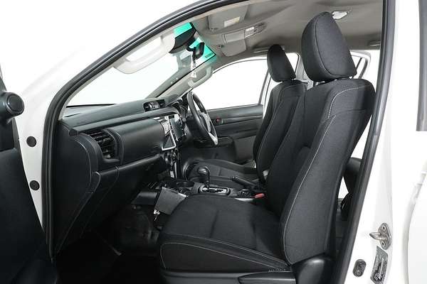 2021 Toyota HILUX SR (4x4) GUN126R FACELIFT 4X4