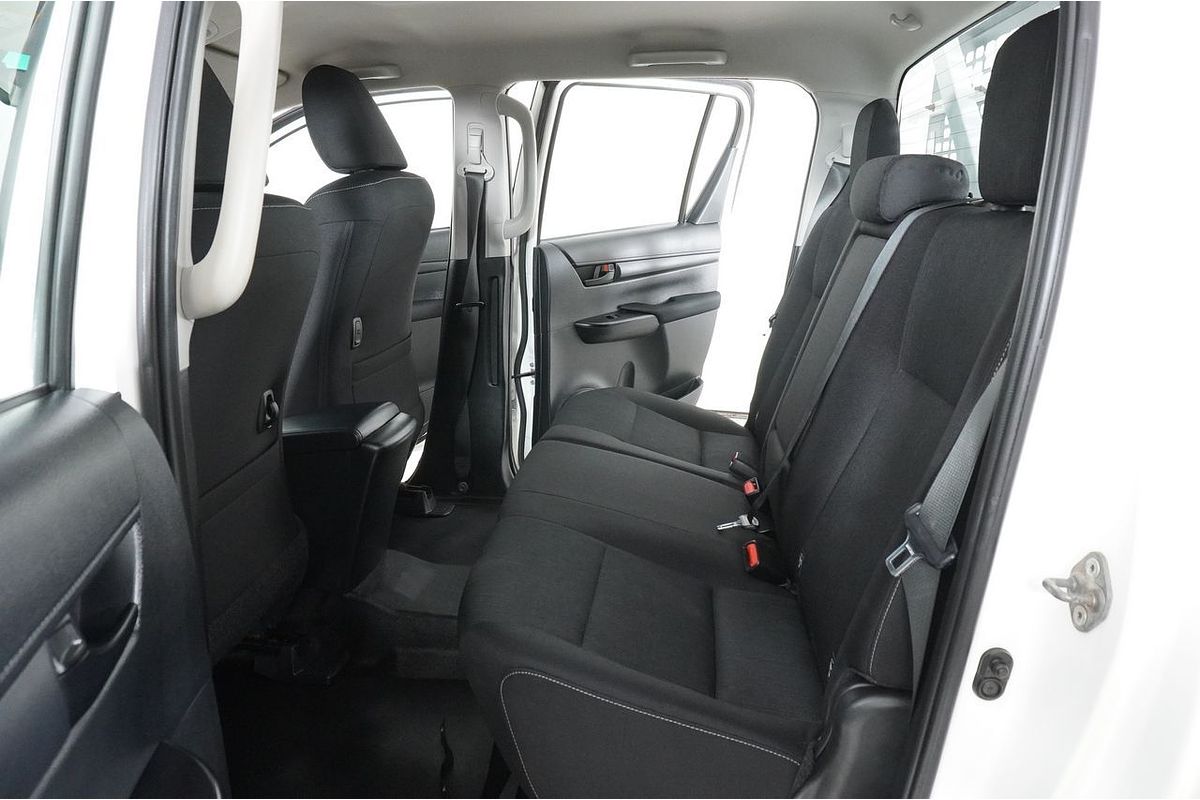 2021 Toyota HILUX SR (4x4) GUN126R FACELIFT 4X4