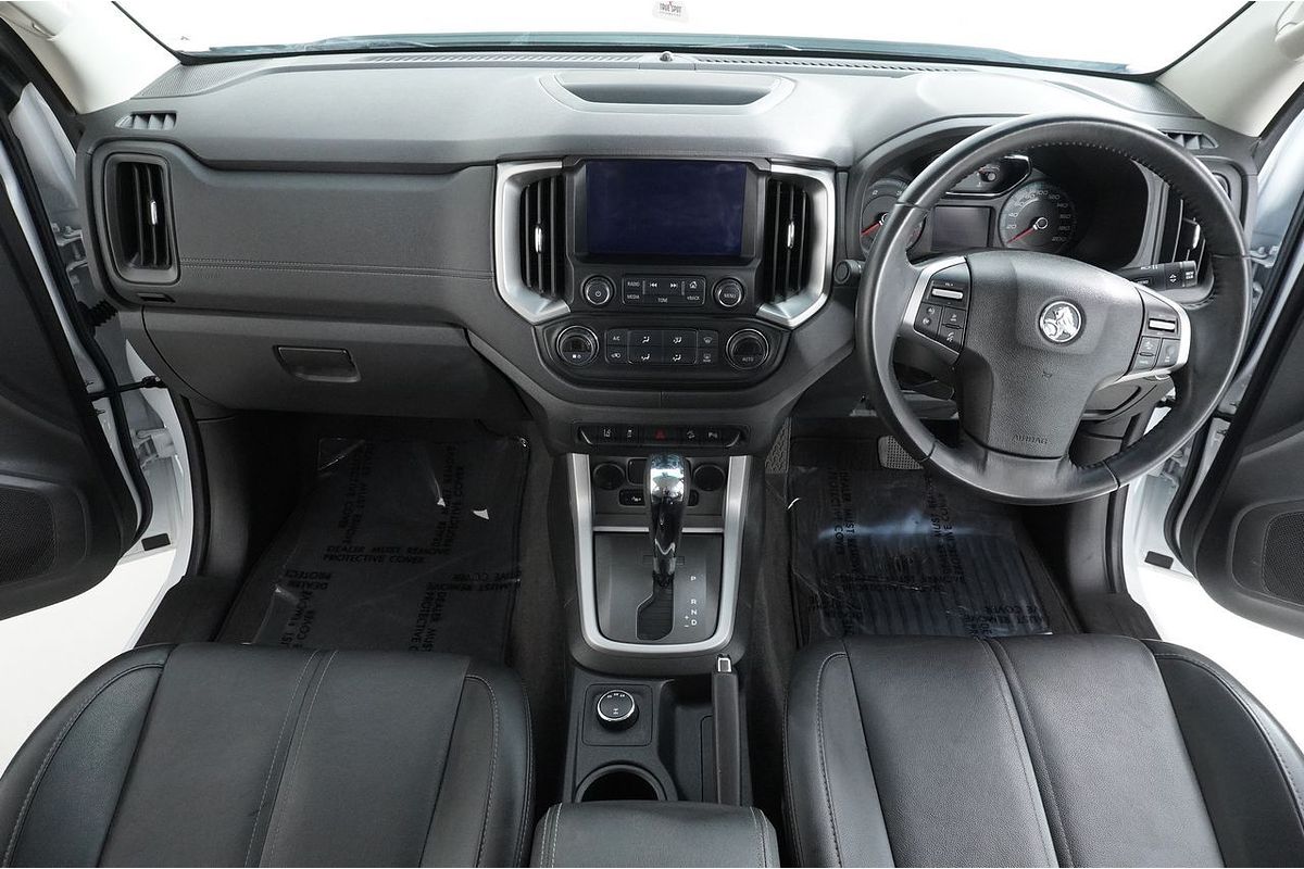 Vehicle photo 9