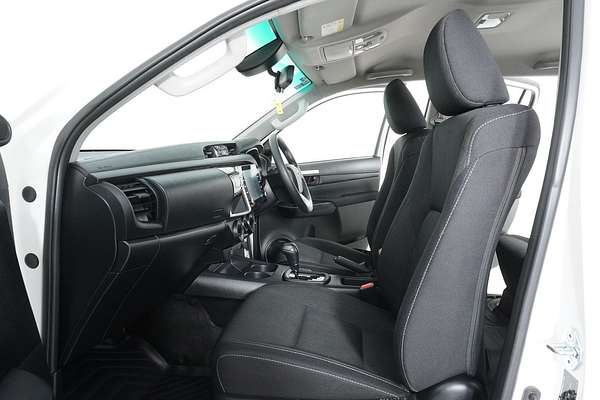 2024 Toyota HILUX SR (4x4) GUN126R 4X4