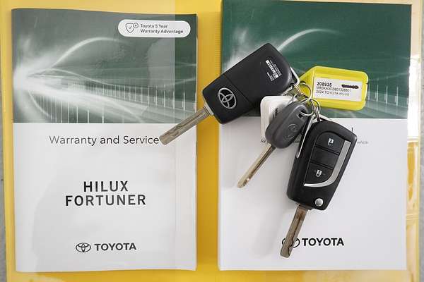 2024 Toyota HILUX SR (4x4) GUN126R 4X4