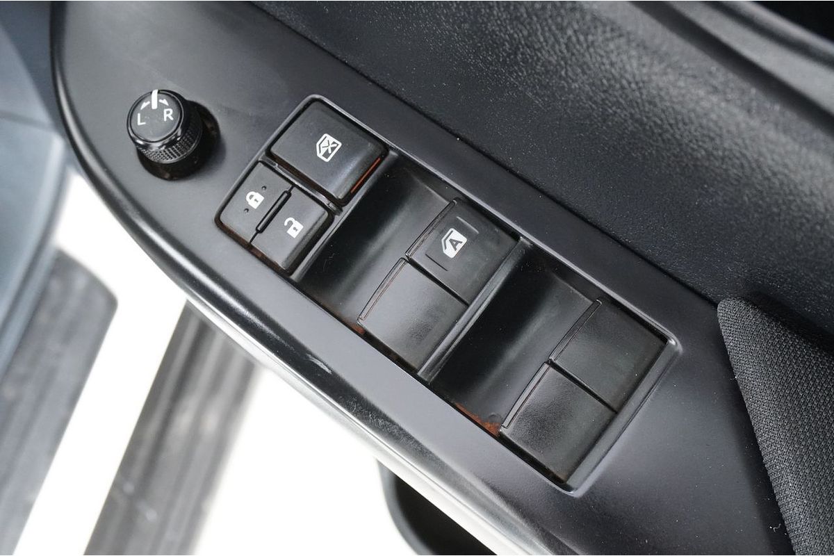 2018 Toyota Hilux SR GUN126R 4X4