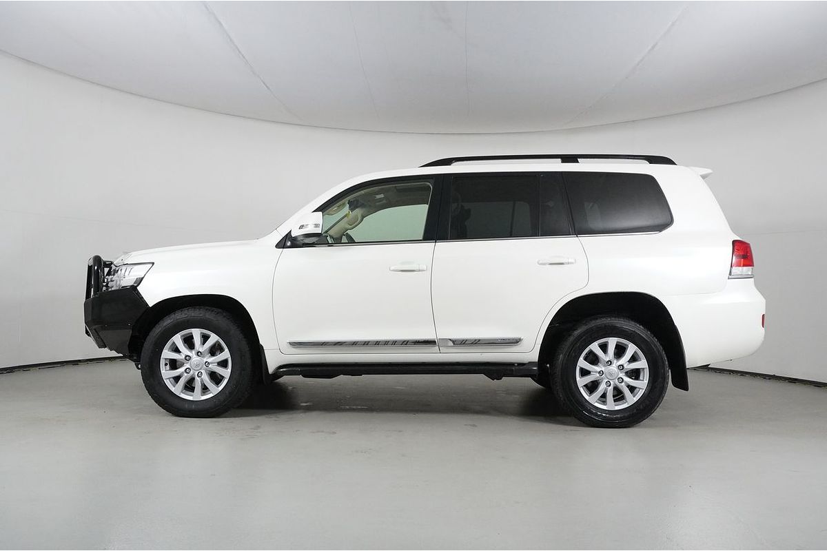 Vehicle photo 4
