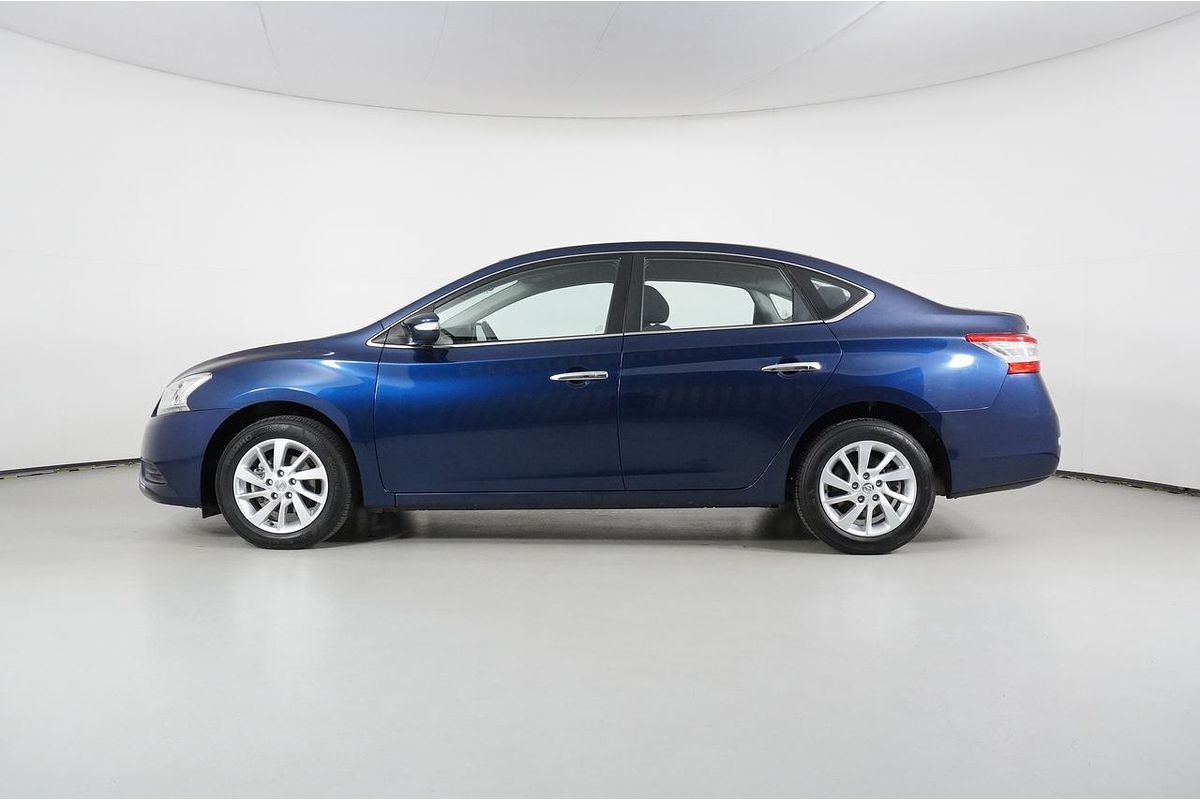 2013 Nissan PULSAR ST B17