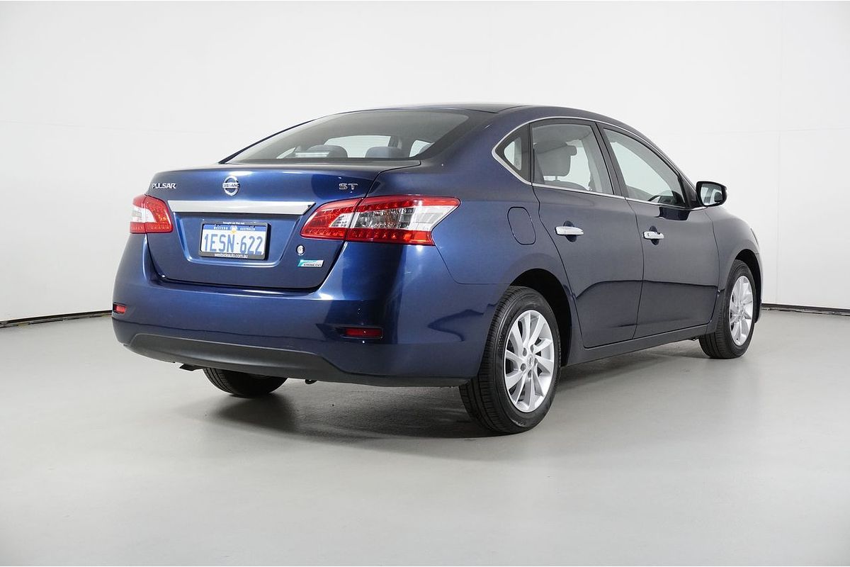 2013 Nissan PULSAR ST B17