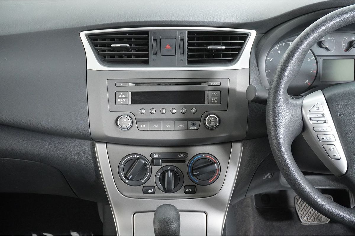 2013 Nissan PULSAR ST B17