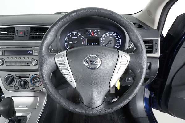 2013 Nissan PULSAR ST B17