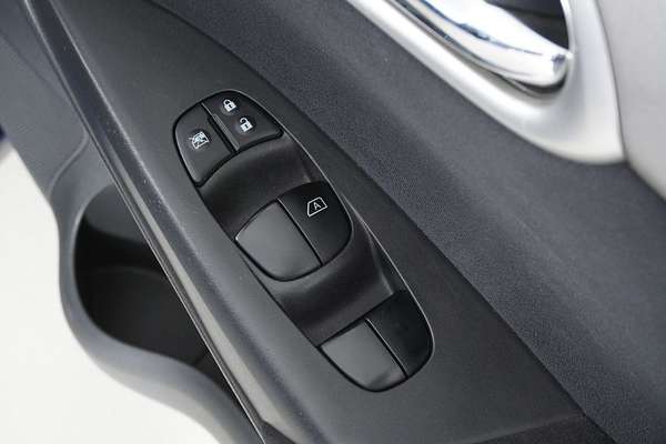 2013 Nissan PULSAR ST B17
