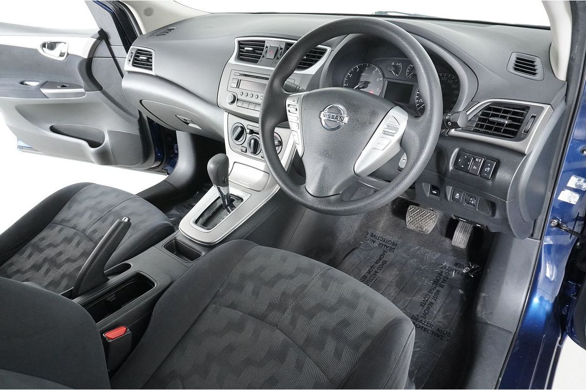 2013 Nissan PULSAR ST B17