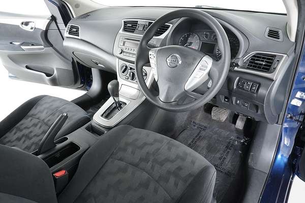 2013 Nissan PULSAR ST B17