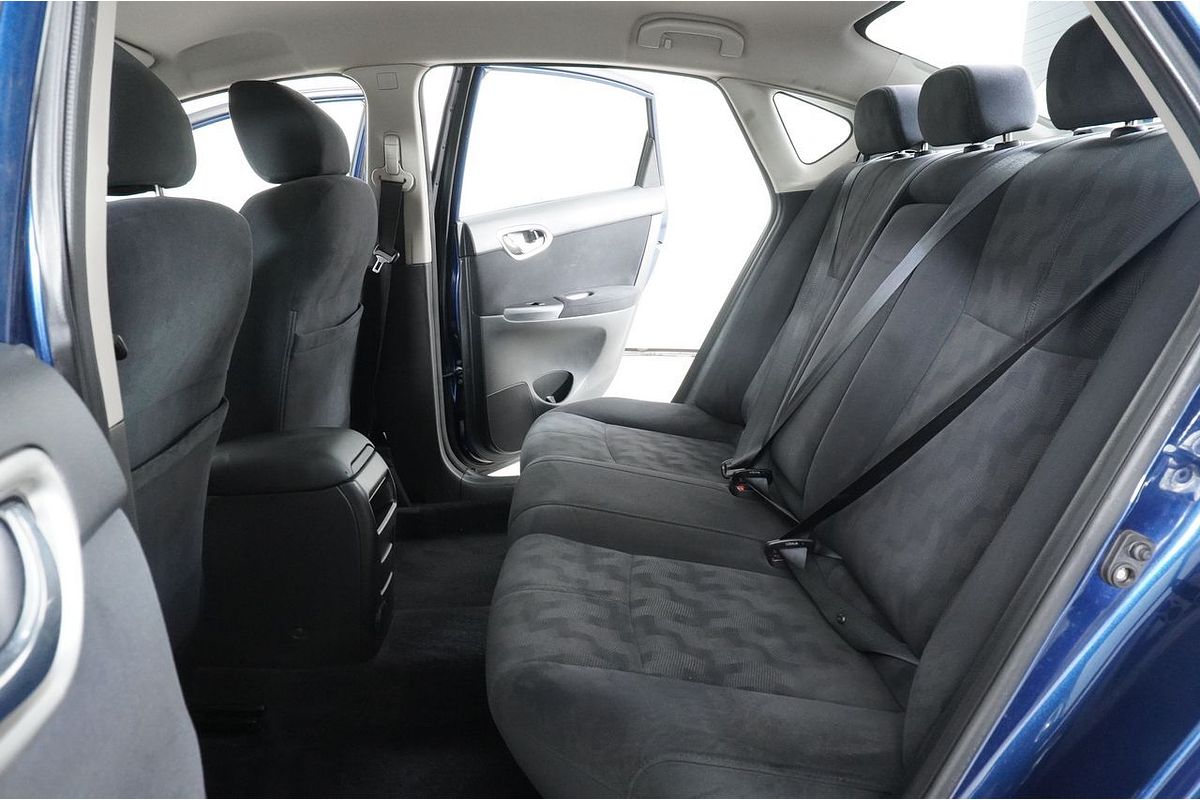 2013 Nissan PULSAR ST B17