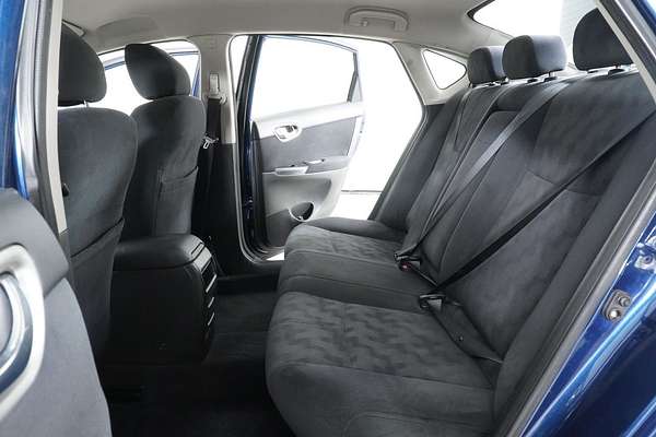 2013 Nissan PULSAR ST B17