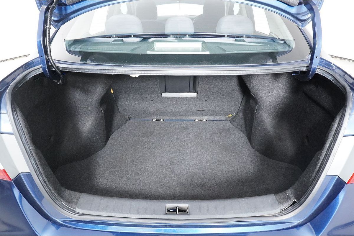 2013 Nissan PULSAR ST B17