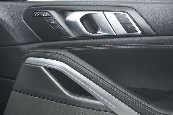 2020 BMW X6 xDRIVE40i M SPORT G06