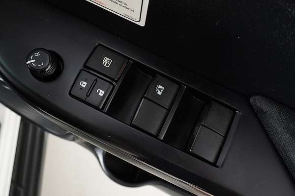 2021 Toyota HILUX SR (4x4) GUN126R FACELIFT 4X4
